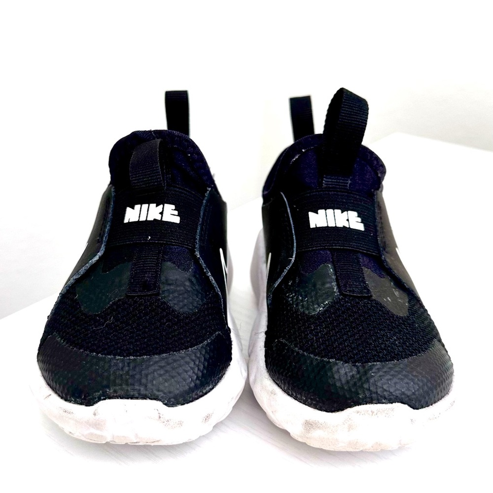 Toddler NIKE shoes size 6